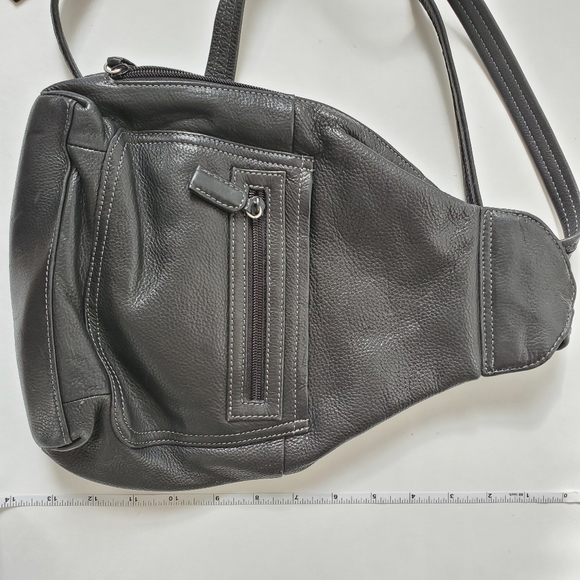 SOLD Vintage Tignanello Genuine Leather Backpack - Picture 4 of 8